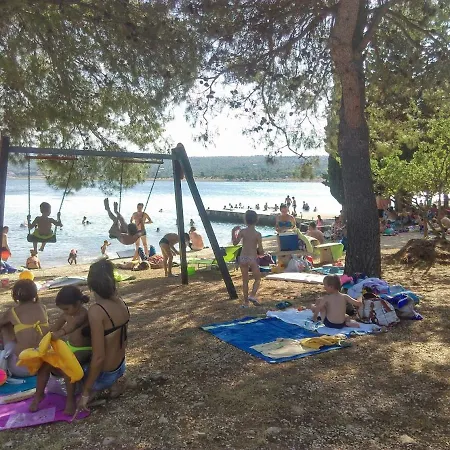 Apartman Ela Crna Punta